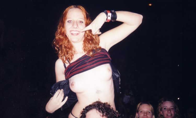 topless-girls-on-concert-26