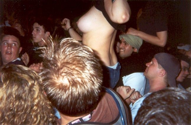 topless-girls-on-concert-37