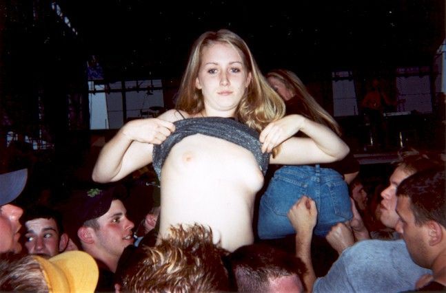 topless-girls-on-concert-43