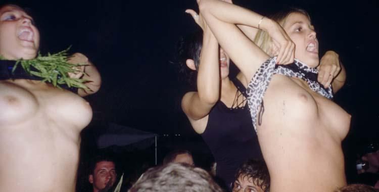 topless-girls-on-concert-48