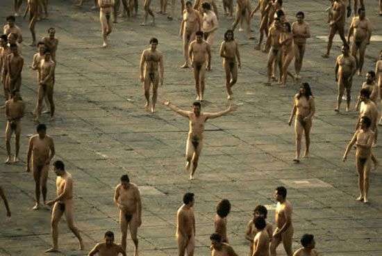 180000-naked-people-09