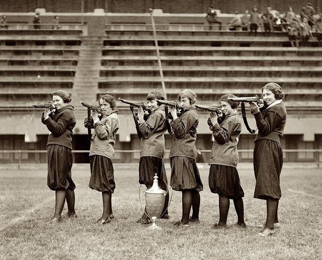 girls-with-guns-15